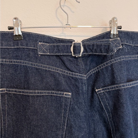 BDG Logan Twisted Buckle Barrel Jeans / Dark Denim Size 33 - Picture 6 of 8